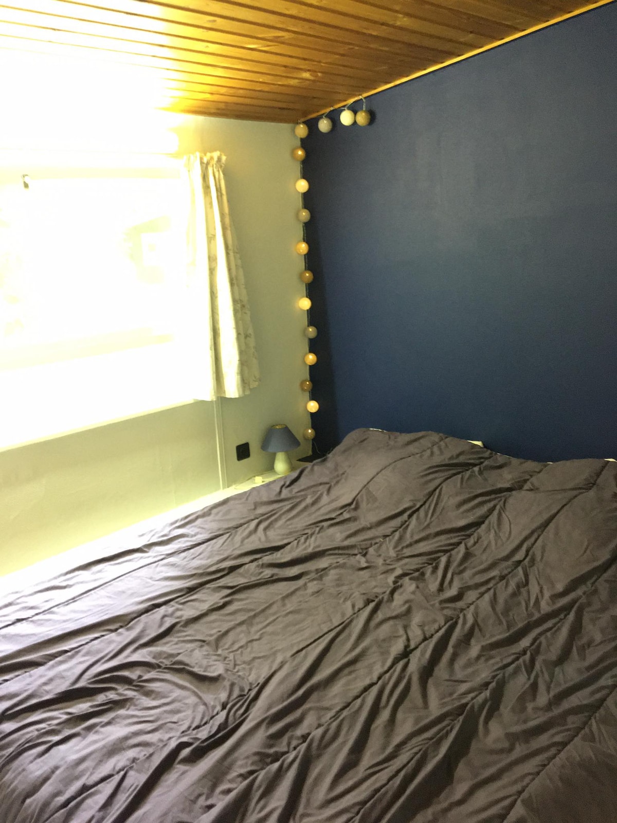 ห้องนอนพร้อมเตียงคู่ขนาด 160 x 200