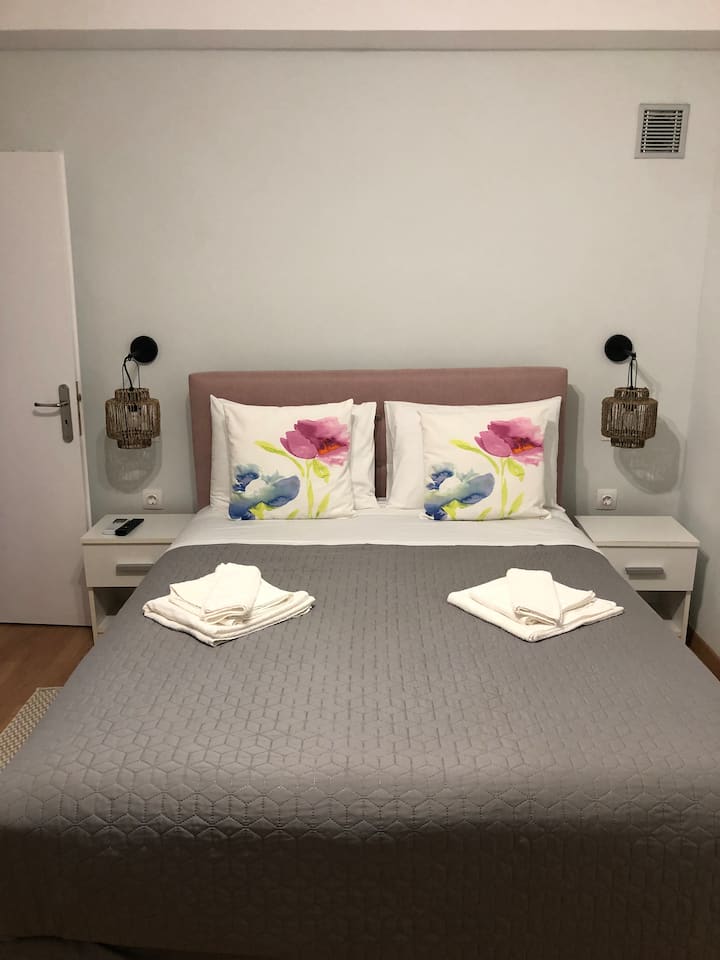 SCHLAFZIMMER 2