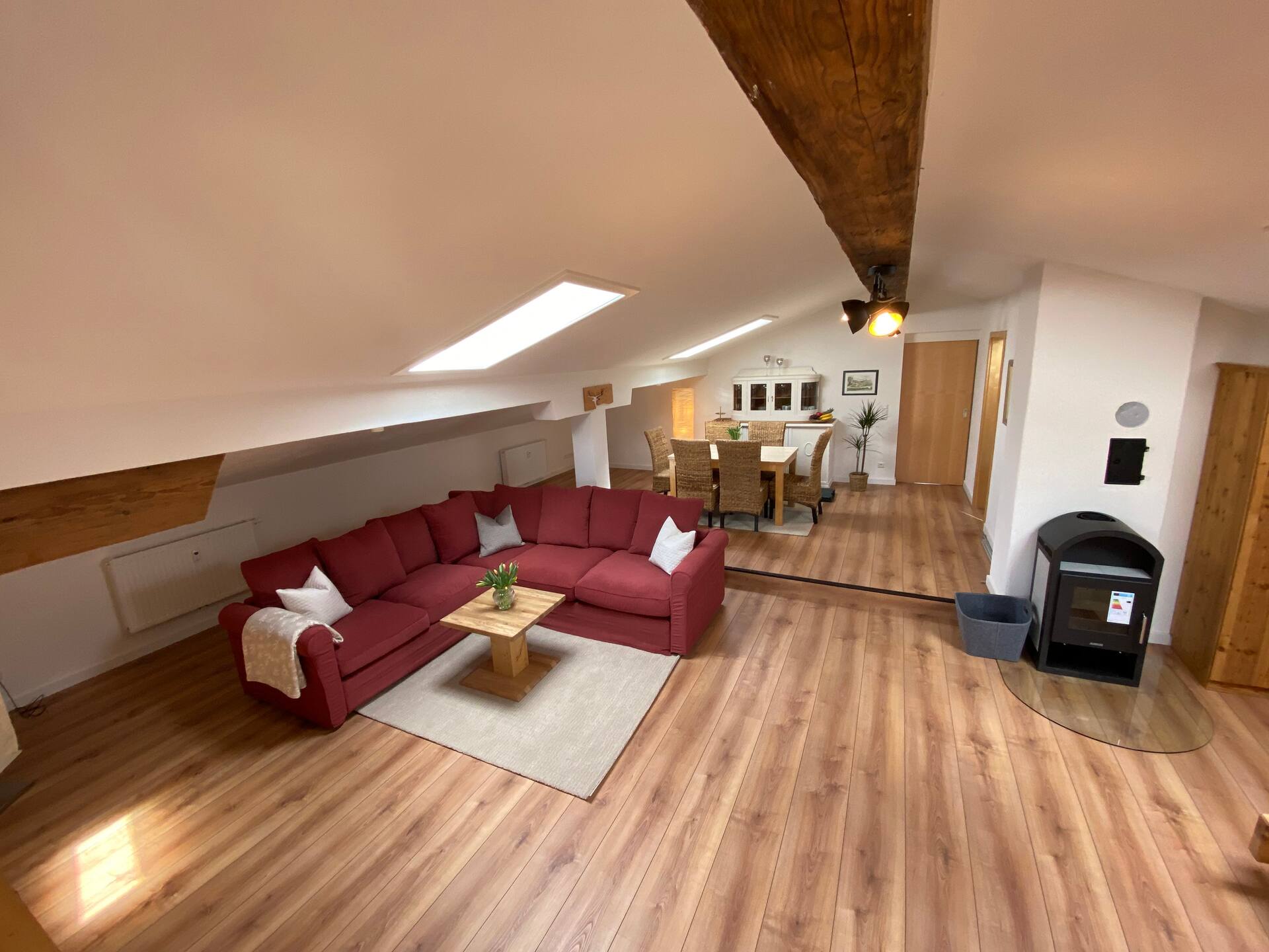 Heuberg vacation rental: bright attic apartment in the Inn Valley near Lake Chiemsee