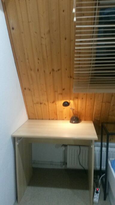 Schreibtisch