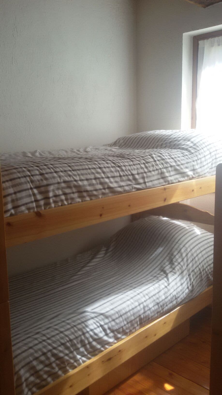 соба со кревет на спрат 