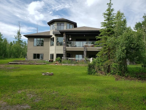Serene Lake View Lodge Nestled in Nature 5 bdrm