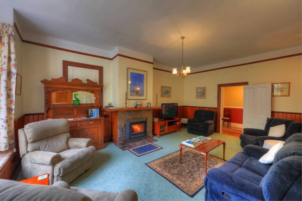 Guests Lounge Room