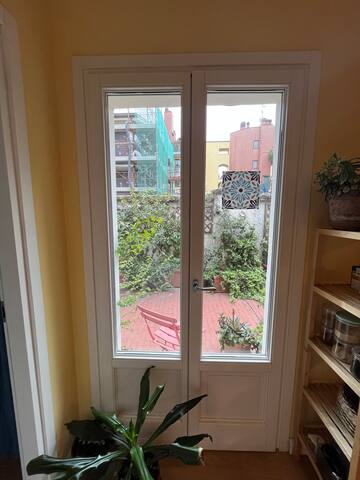 Stylish and spacious apartment in picturesque area gallery image 2