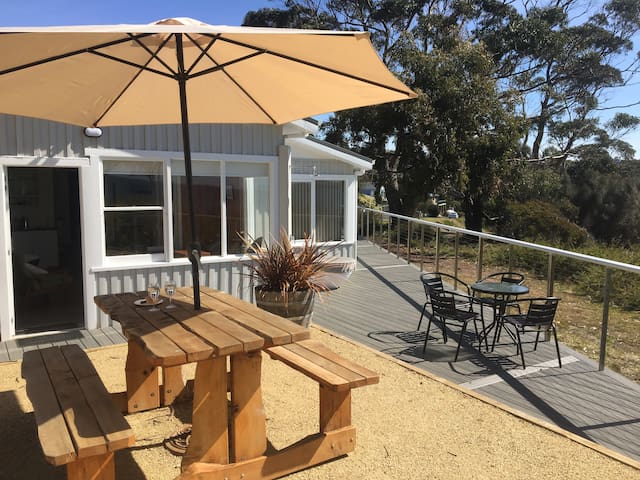 Spring Beach Holiday House gallery image 3