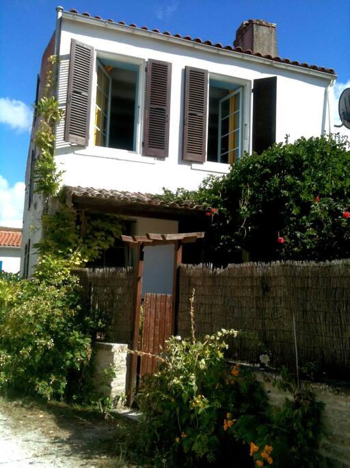 La maison vue de face