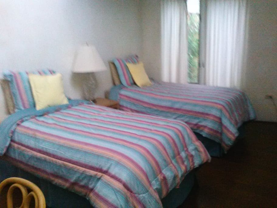 2 Twin beds in one bedroom