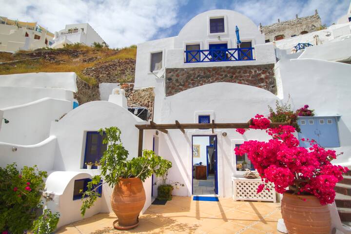 Authentic 2 Bdrm Villa with Plunge Pool & Sea View gallery image 2