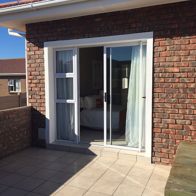 Private Entrance, onsite parking & easy access