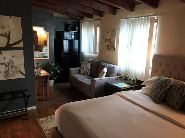 Cottage E, Palm Springs Cottage