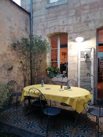 Maison au calme avec jardin, plein centre, parking