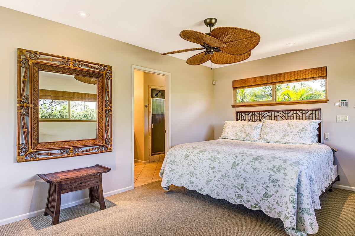 King-size-vuode ja futon ...nukkuu 2 aikuista ja 2 lasta. Täysin ilmastoitu.