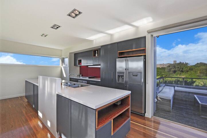 Whispers gallery image 4