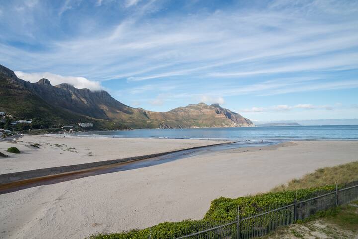 BeachFront Designer Villa in Secure Estate gallery image 2