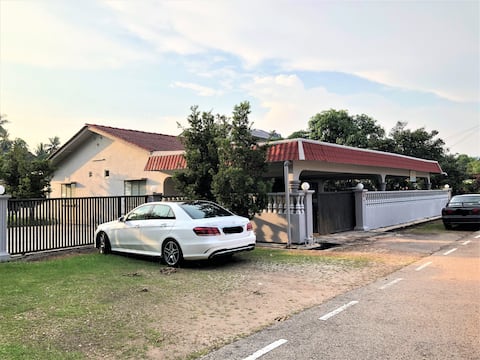7BR+7Bath Aibo Tangkak Homestay / Spacious Carport