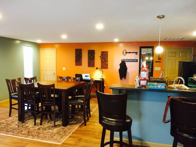 ★ European Apt B- CNU 5 min ★30min UTK Sevierville