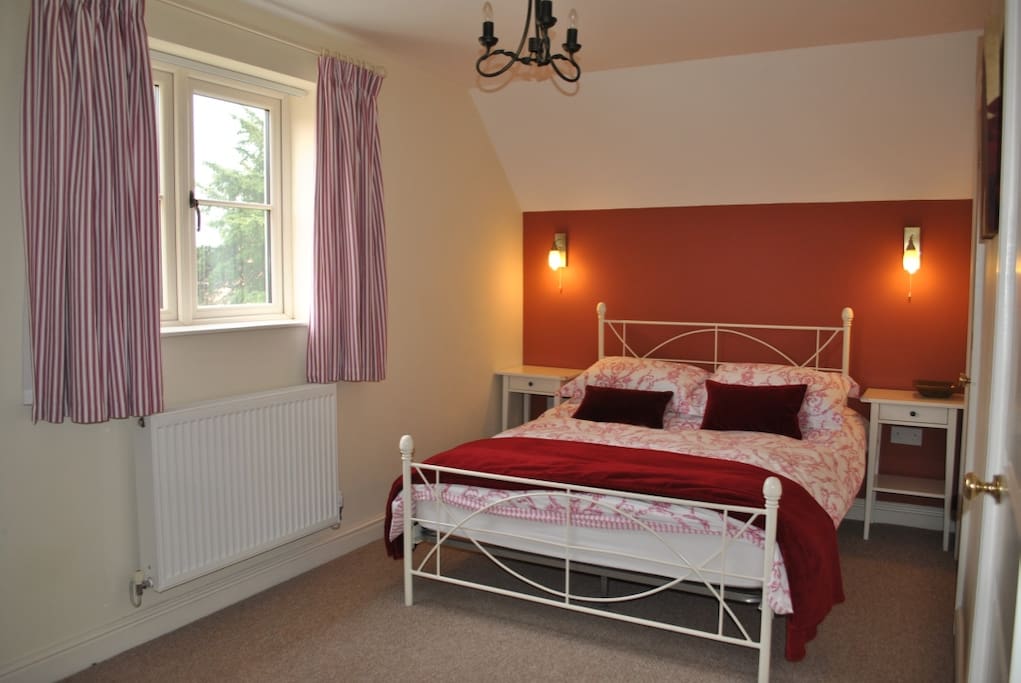 Double Bedroom - First Floor (en-suite)