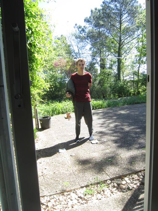 Un ami sur la terrasse