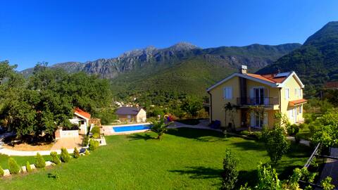 Villa, pool and relax for 12 persons