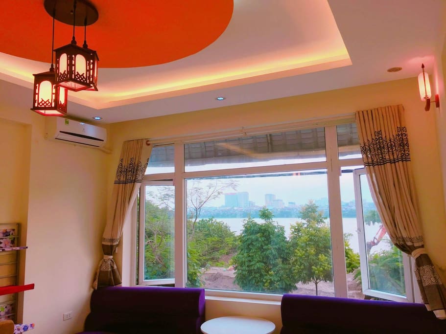 Room 2.2 - The White House - Great River View