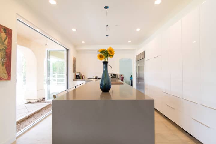 Modern Comfort In Sunny San Diego - Encinitas, CA