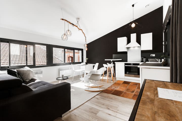 Chaleureux T2 centre ville au calme + patio