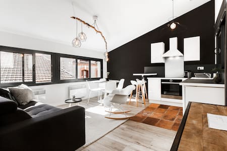 Chaleureux T2 centre ville au calme + patio