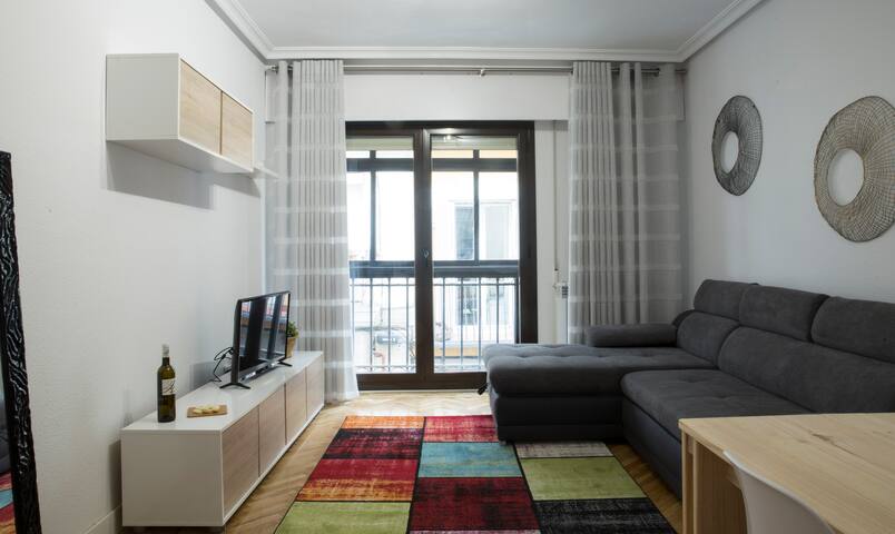 Madrid City Center w/Garage: Big & Comfy, 2 baths gallery image 3