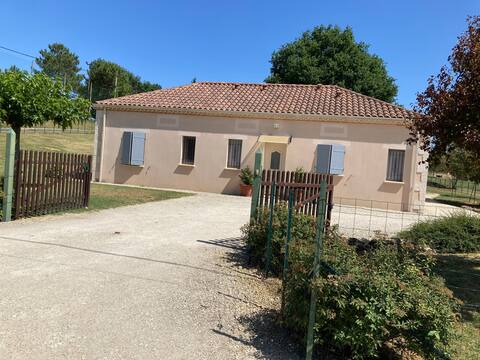 House for rent for 5 people with enclosed garden