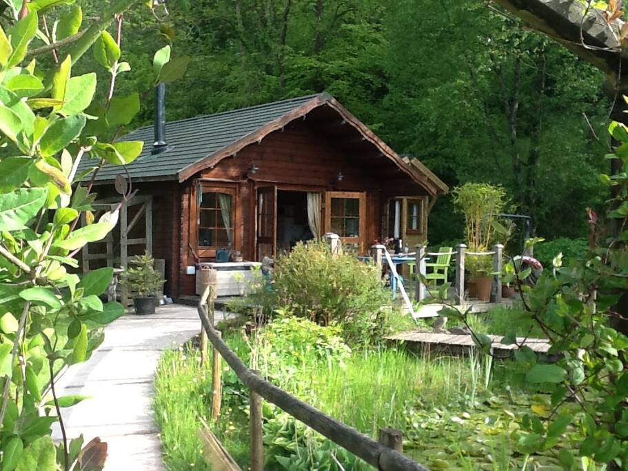 Cosy Log Cabin Guesthouses for Rent in Llangain, Carmarthenshire, United Kingdom