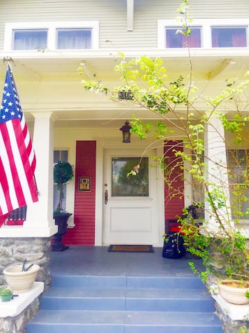 HISTORICAL CHALET, FULL APARTMENT 2BD/1BA 1050SQFT