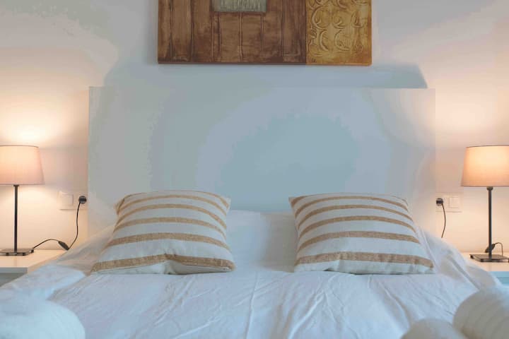 Suita e dhomës së gjumit, dekorimi dhe ndriçimi.