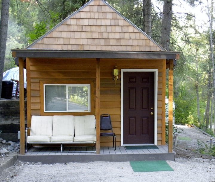 Bear Cub Cabin - With free parking on site