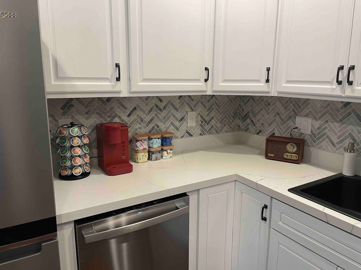 2BR Retreat with Private Entrance - Near The Strip