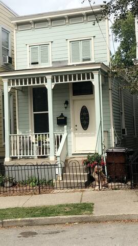 Charming house in Mainstrausse Village