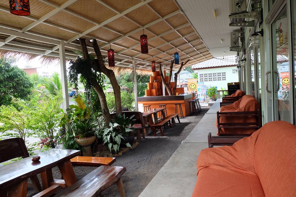 Exterior of Smile Hostel Koh Phangan