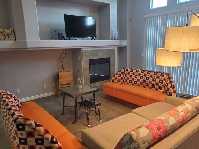 EDC Mini Castle *Newly Renovated * CLOSE TO VENUE gallery image 2