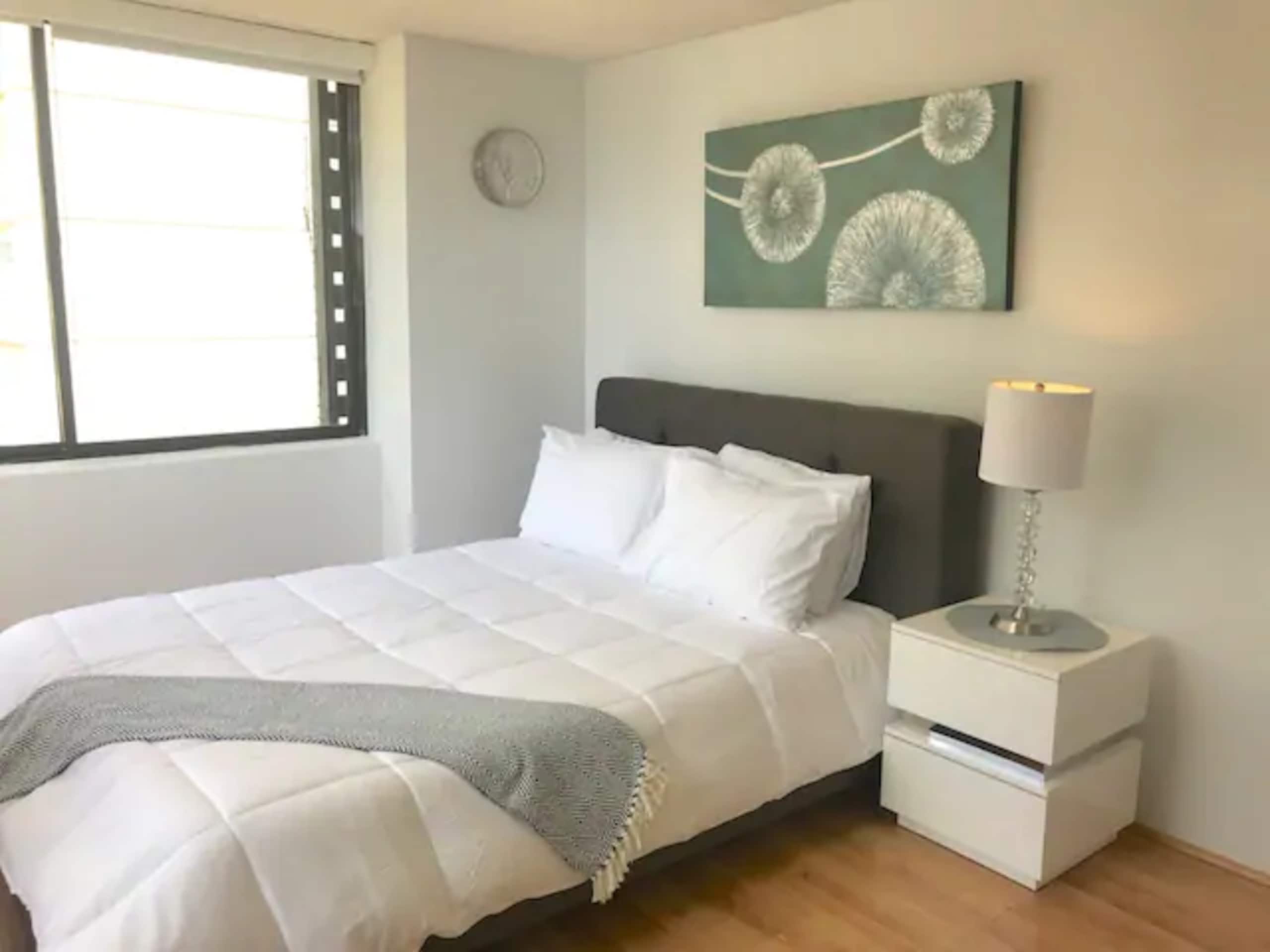Condo in Honolulu · ★4.75 · Studio · 1 bed · 1 shared bath - Image 4