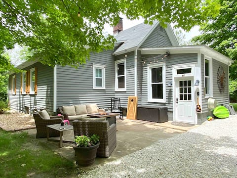 Grafton Getaway @ The Cabin (2 wooded acres)