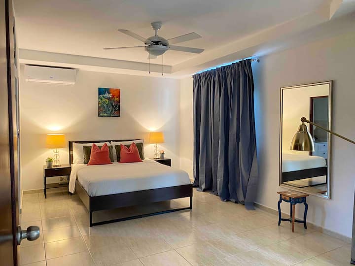 غرفة نوم الملكة ، الطابق الثاني.