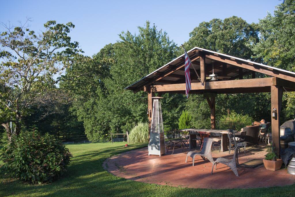 outdoor kitchen with jennair grill with cooking burners