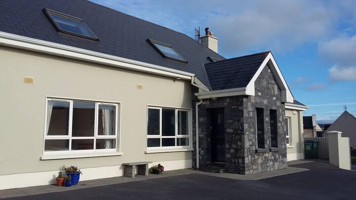 Bed and breakfast in Lahinch · ★4.99 · 1 bedroom · 1 bed · 1.5 baths