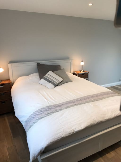 King size bed, new mattress