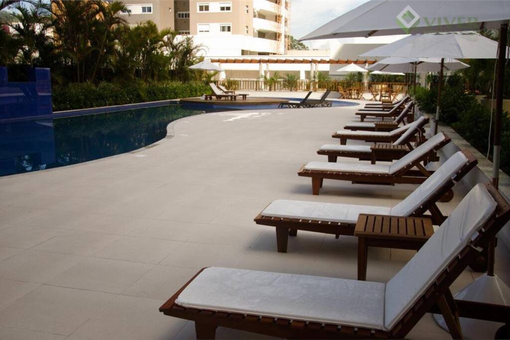 Piscina externa (banho de sol)