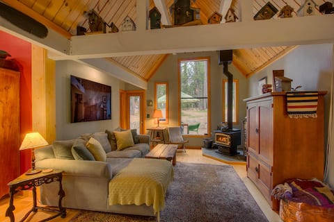 Quiet Tahoe getaway surrounded by trees & trails
