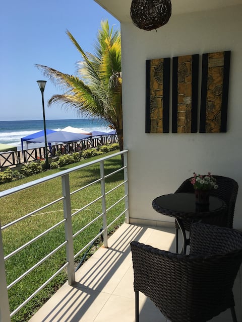 Comfortable oceanfront apartment