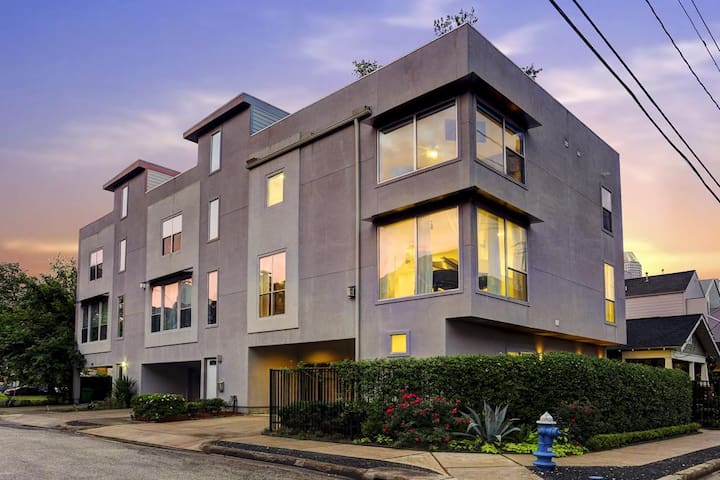 Secluded Room with En-suite Bathroom Midtown