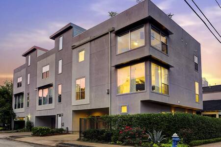 Secluded Room with En-suite Bathroom Midtown
