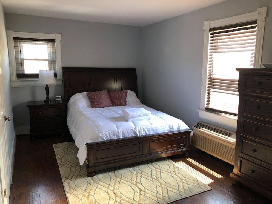 Simple Elegance Bedroom with spacious queen sized bed.