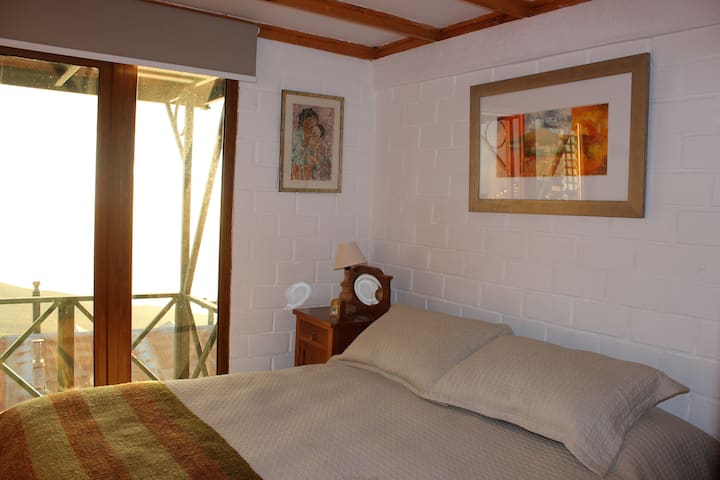 חדר ראשי עם נוף לסטגו.